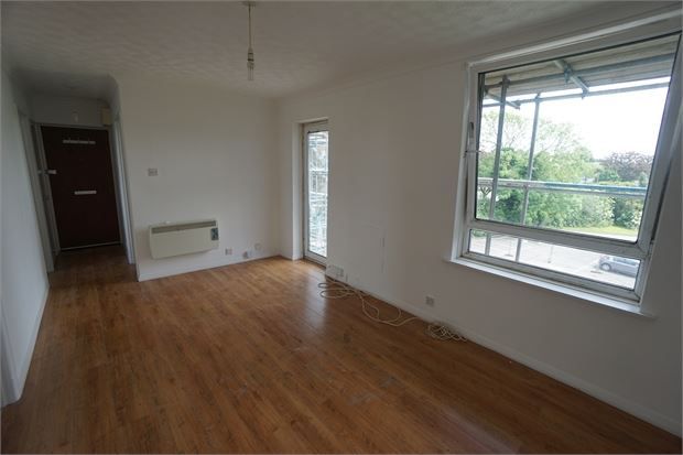 Thumbnail Flat to rent in Bentleigh Court, Greenstead Road, Colchester