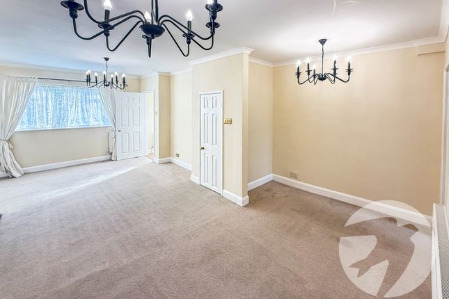 21, Lovelace Green, London photo 4