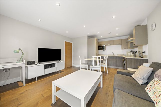 Flat 2, 14, Church Street, Surrey photo 4