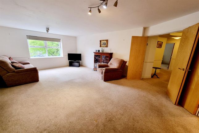 Flat for sale in Taverners Lodge, Cockfosters Road, Cockfosters