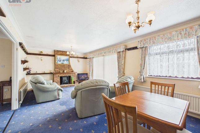 7 Steeple Heights, Benfleet, Essex photo 3