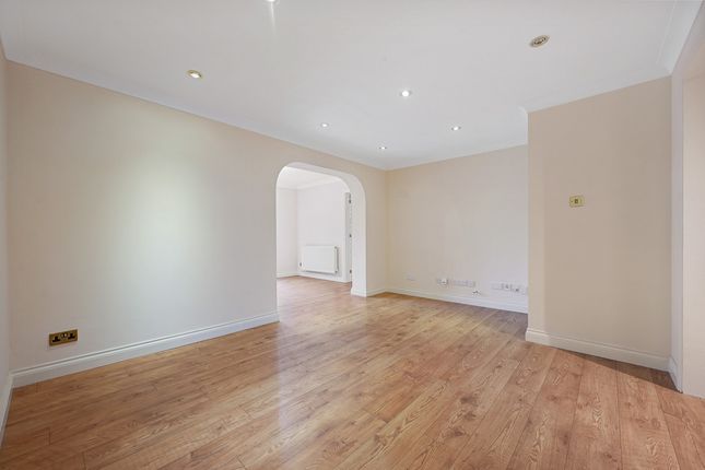 2, Baycroft Close, Pinner photo 3