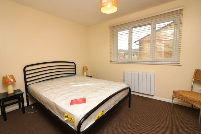 Prestatyn Close, Stevenage photo 4