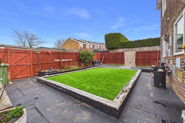 64 Redlands, Houghton Le Spring photo 4