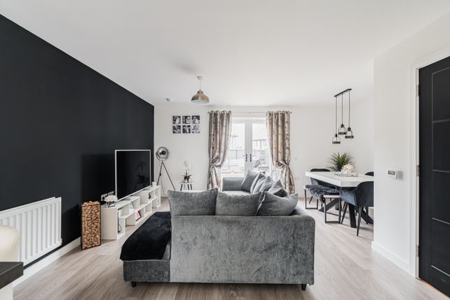 13, Foxhall Gait, Kirkliston photo 2