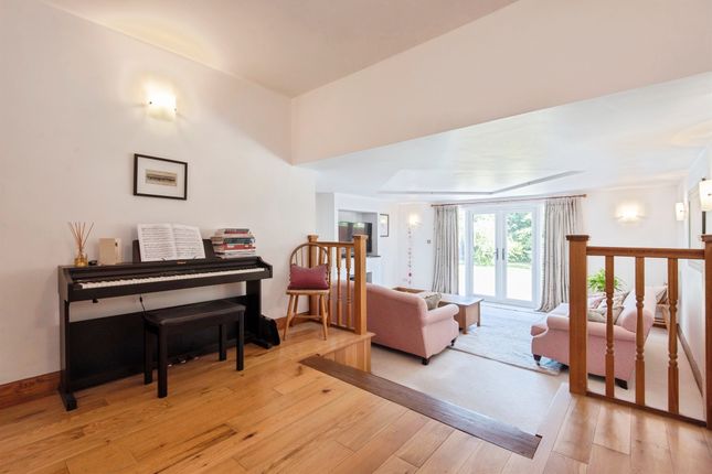 30, Briary Lane, Royston photo 4