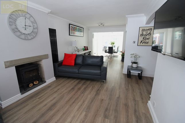 135 Arundel Avenue, Flixton photo 4