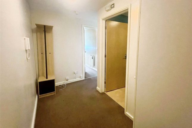 Flat 77, The Pinnacle, Willenhall photo 4
