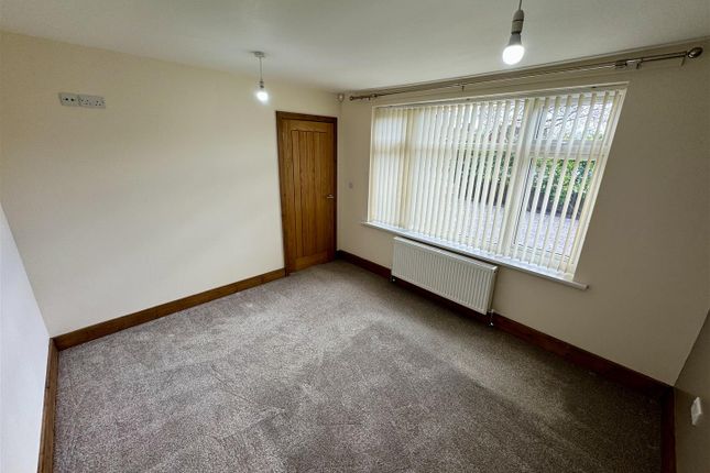 Detached bungalow to rent in Oakwood Drive, Ravenshead, Nottingham