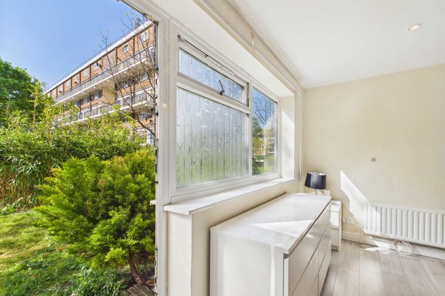 5 Breton House, St. Saviours Estate, London photo 2