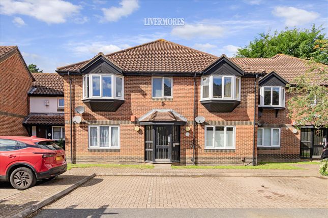 Thumbnail Flat for sale in Heathlee Road, Crayford, Dartford, Kent