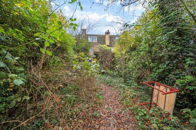 11, Queens Drive, London photo 2