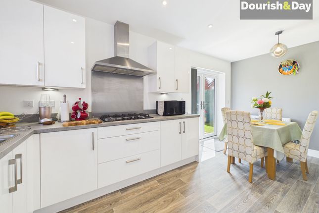 21 Allium Road, Stafford photo 3