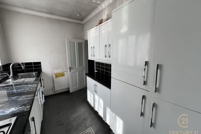 319, Molesey Road, WALTON-ON-THAMES photo 4