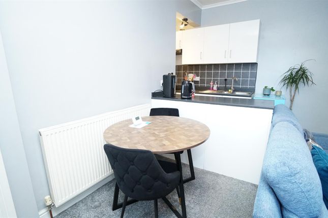 2, Louisa Street, Bradford photo 3