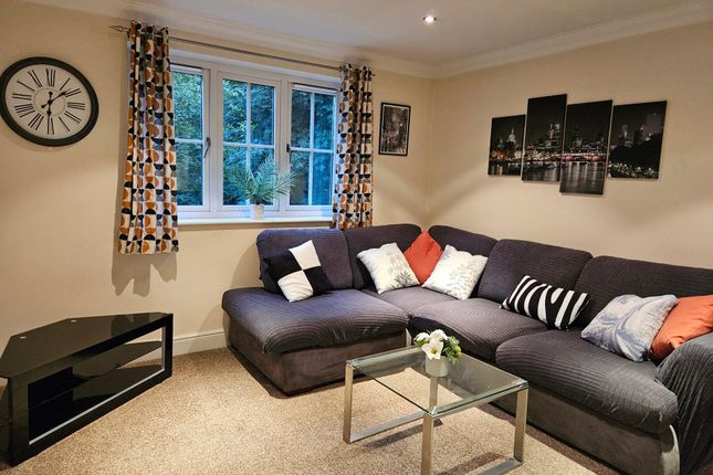 Bardeen Place, Bracknell photo 3
