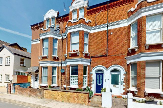 2-bed flat on Flat 3, 25 St. Johns Road, Richmond, £600,000