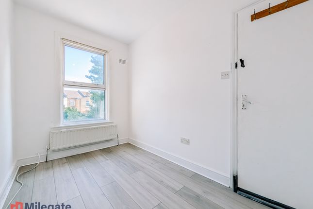 Flat 2 148, Windsor Road, Greater London photo 4