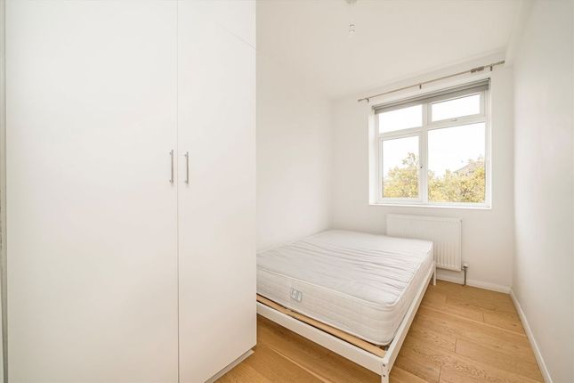 126 Wellesley Court, Maida Vale, London photo 3