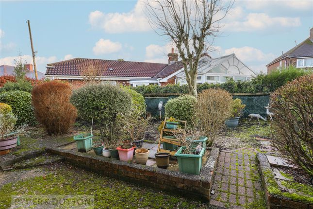 10, North View Close, Saddleworth photo 2