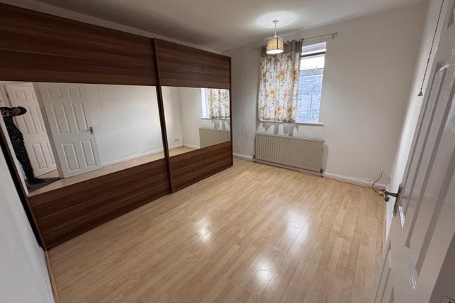 3 Bedroom Terraced For Rent