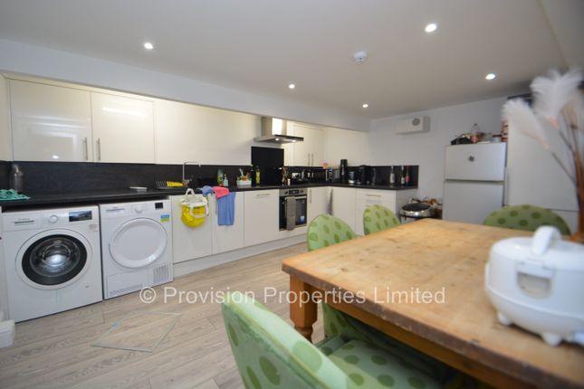 Regent Park Avenue, Hyde Park photo 2