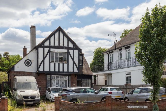 Tudor Lodge, The Avenue, E11