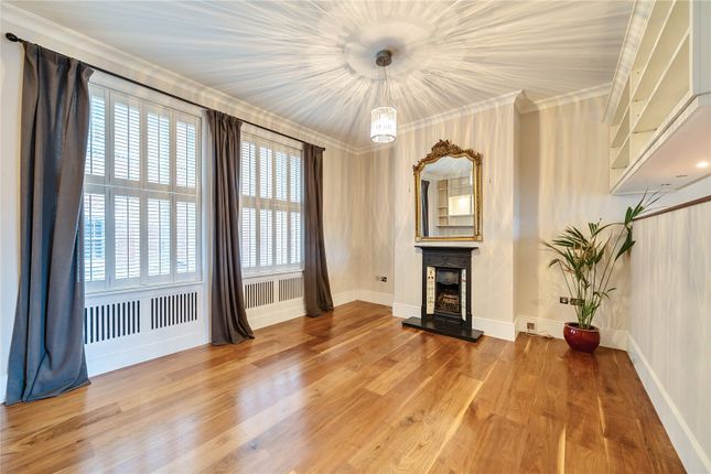 Flat for sale in Holly Bush Vale, London