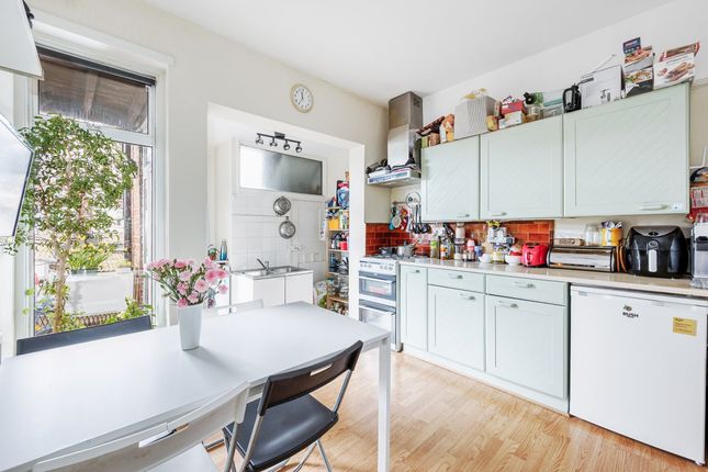 16B, Radbourne Avenue, Ealing photo 5