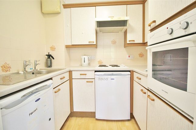 18, Cissbury Court, Findon Valley photo 3