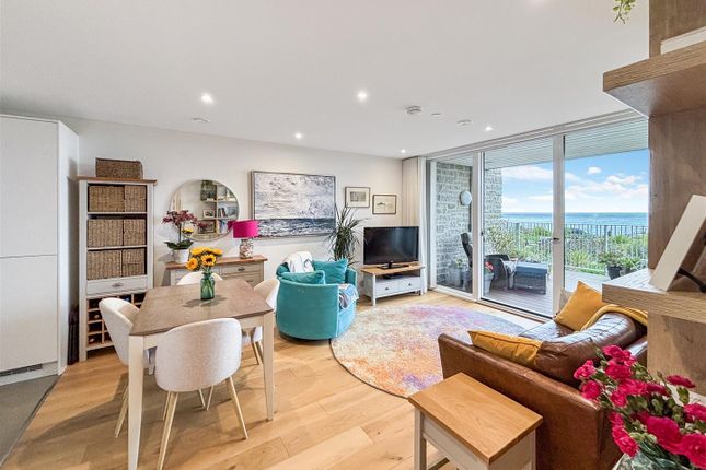 4 The Fitzroy, Cliff Road, Falmouth photo 3