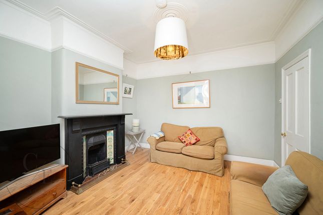 37 Morrison Avenue, London photo 4
