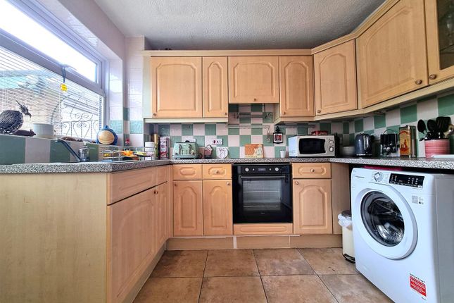 40, Latimer Close, Hemel Hempstead photo 2