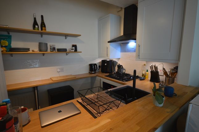 Flat to rent in High Street, Lymington, Hampshire