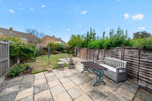 Collier Close, Epsom photo 4