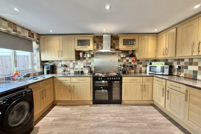 60, Silver Street, South Petherton photo 3