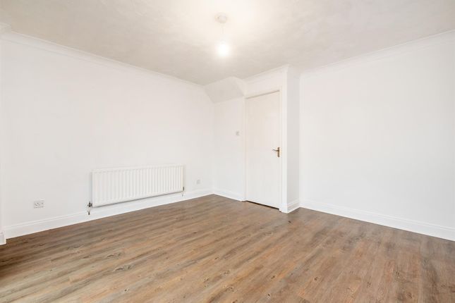 24, Olive Close, Chorley photo 3