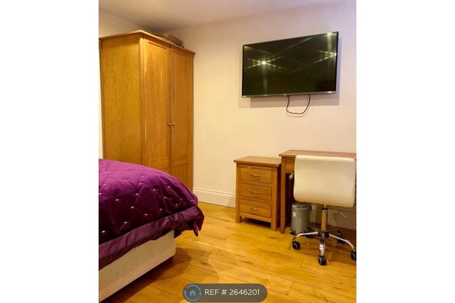 Huge Ensuite Rooms With Smart Tvs