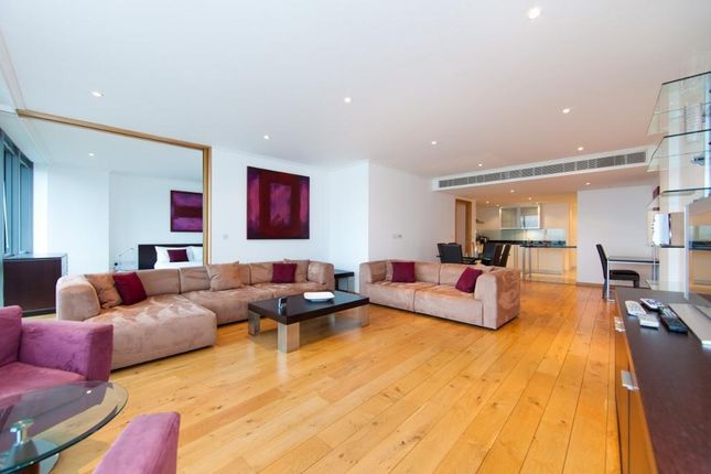 Flat to rent in No. 1 West India Quay, Hertsmere Road, Canary Wharf, London