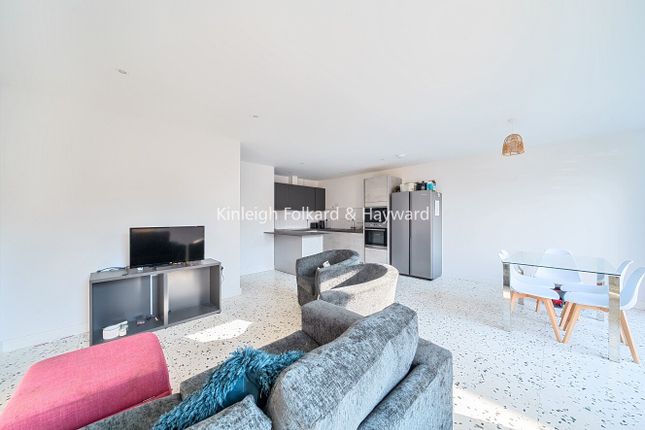 Thumbnail Detached house to rent in Hallowell Close, Mitcham