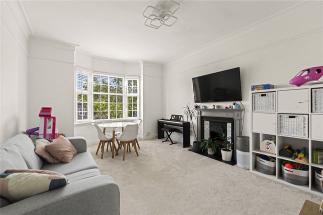 4 Regina Court,, Gloucester Road, Teddington photo 3