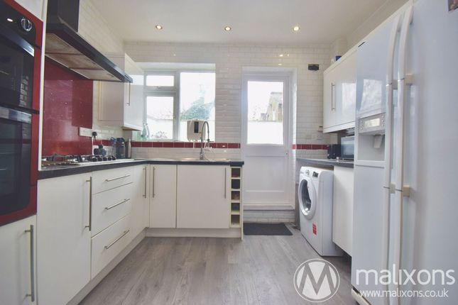 4 Brightwell Crescent, London photo 3