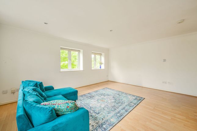 Greenview Close, Acton photo 4