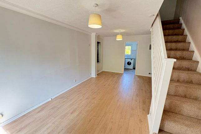 9 Coronet Close, Crawley photo 2