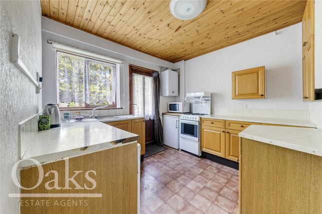 281, Tamworth Lane, Surrey photo 3