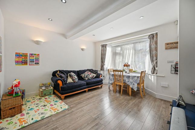Broomgrove Gardens, Edgware photo 3