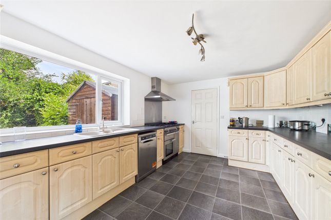 64, Trevelyan, Bracknell photo 2