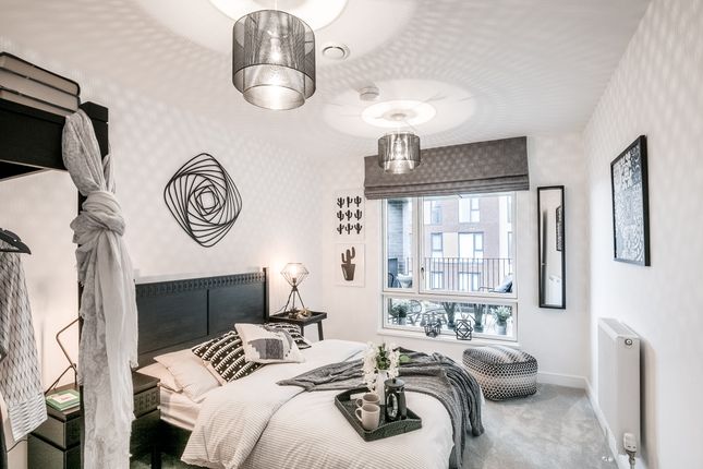 Thumbnail Flat for sale in 399, London
