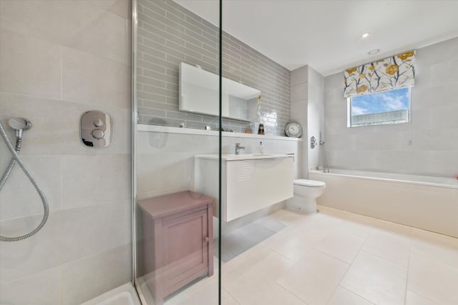 Town house for sale in Victoria Drive, London