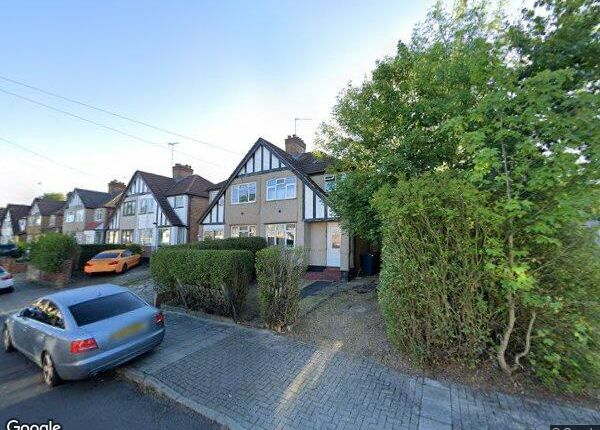 1 , Belsize Road, Harrow Weald photo 4